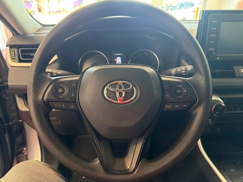 Used 2020 Toyota RAV4 LE AWD/4WD image 15