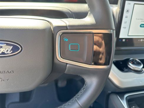 Certified 2025 Ford Expedition Active image 29