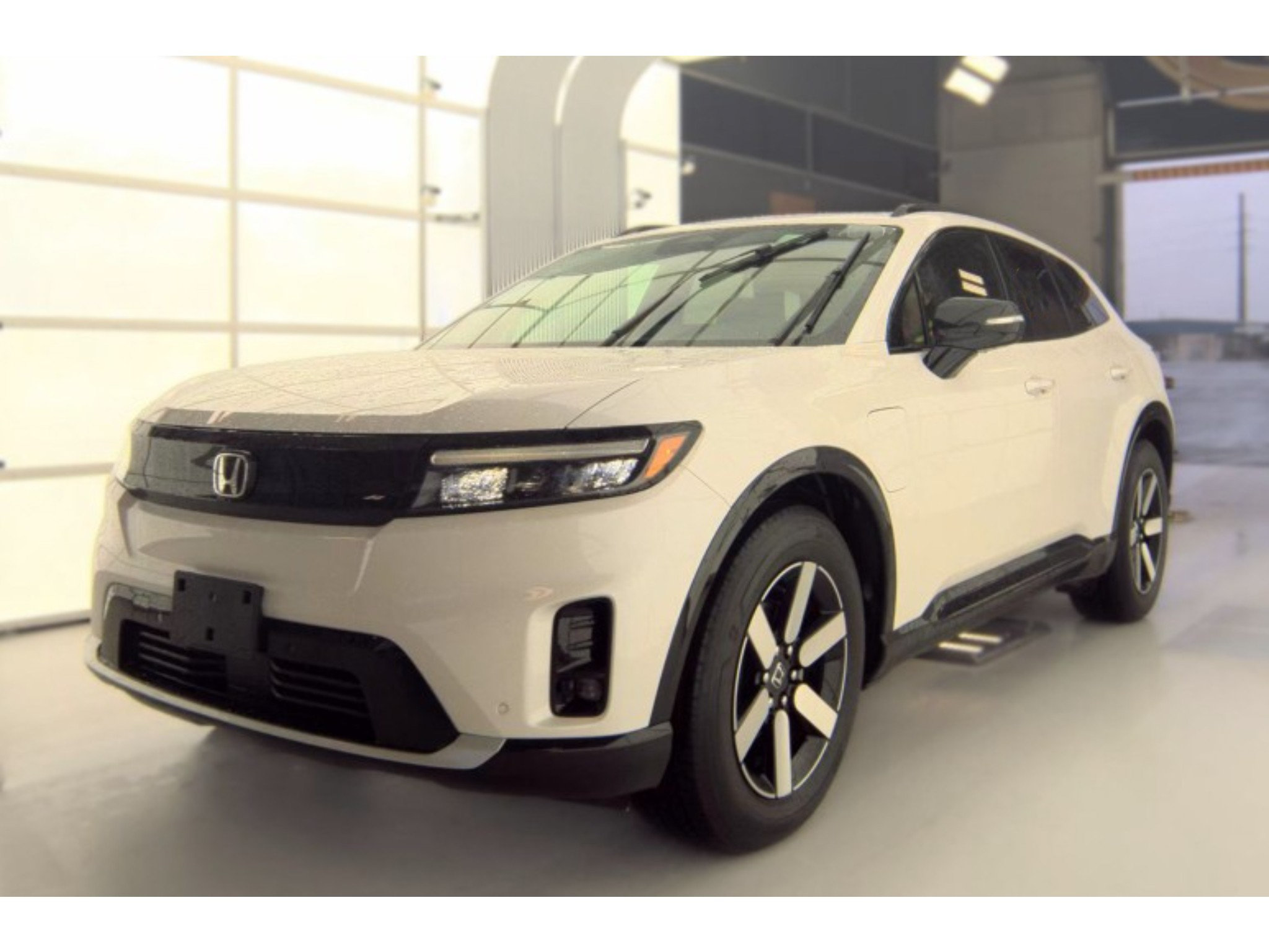 Used 2024 Honda Prologue Touring image 1