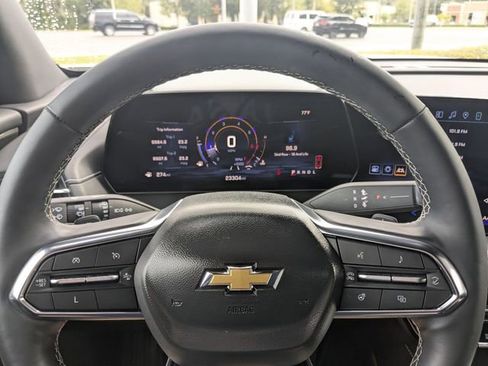 Used 2025 Chevrolet Traverse LT image 27