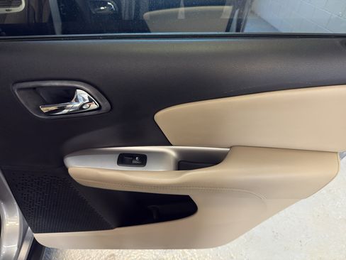 Used 2015 Dodge Journey SXT w/ Flexible Seating Group image 24