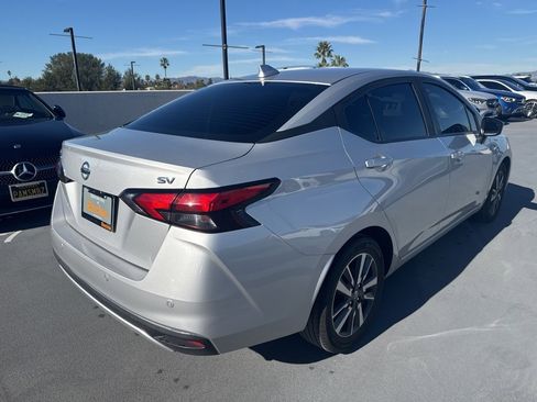 Used 2021 Nissan Versa SV image 5