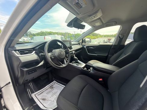 Used 2020 Toyota RAV4 LE AWD/4WD image 26