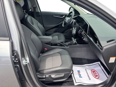 Certified 2023 Kia Niro EX FWD image 11