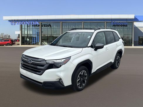 Used 2025 Subaru Forester Premium AWD/4WD image 1
