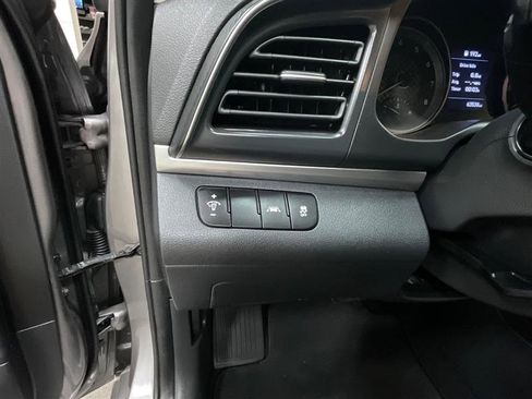 Used 2020 Hyundai Elantra SE w/ Cargo Package (C1) image 18