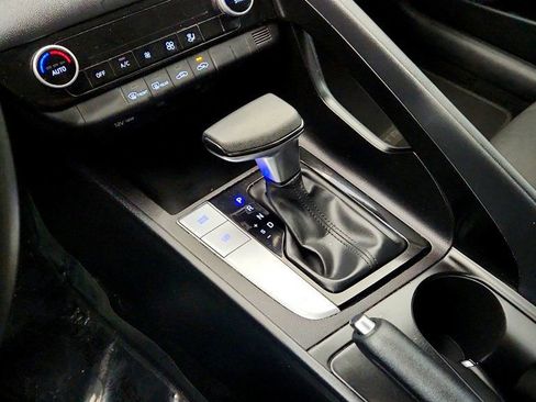 Used 2023 Hyundai Elantra SEL image 16