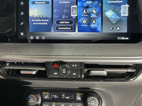 Used 2026 Nissan Kicks SV w/ SV Premium Package image 16