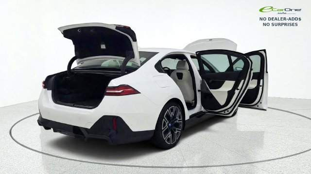 Used 2025 BMW i5 eDrive40 w/ M Sport Package AWD/4WD image 18