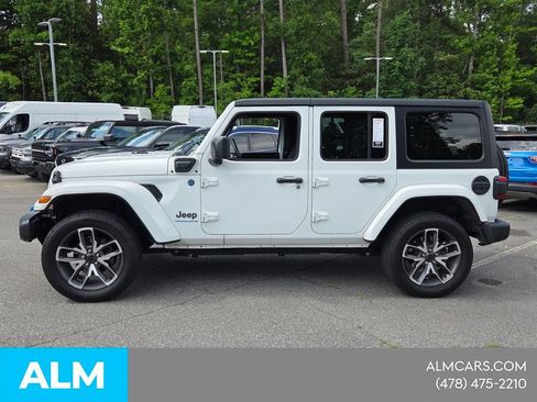 Used 2024 Jeep Wrangler Unlimited w/ Convenience Group AWD/4WD image 5