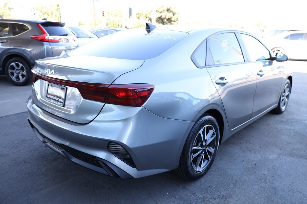 Used 2022 Kia Forte LXS FWD image 4