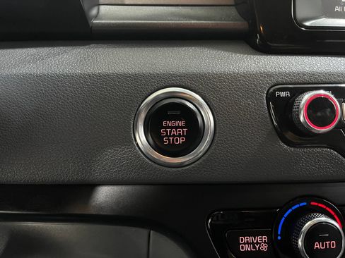 Used 2019 Kia Niro LX FWD image 19