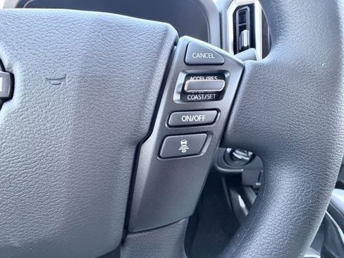 Certified 2025 Nissan Frontier SV image 11