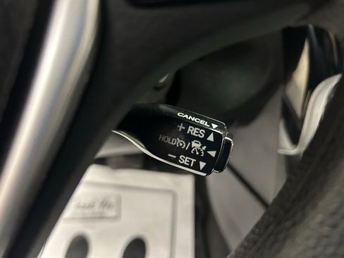 Used 2018 Toyota Corolla LE image 12