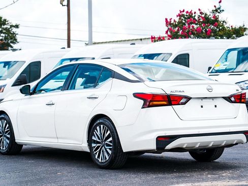 Used 2024 Nissan Altima 2.5 SV FWD image 5