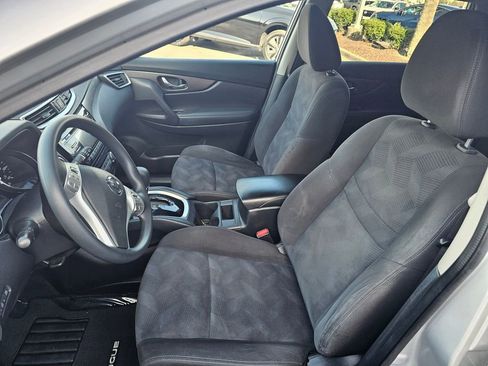 Used 2016 Nissan Rogue SV image 16