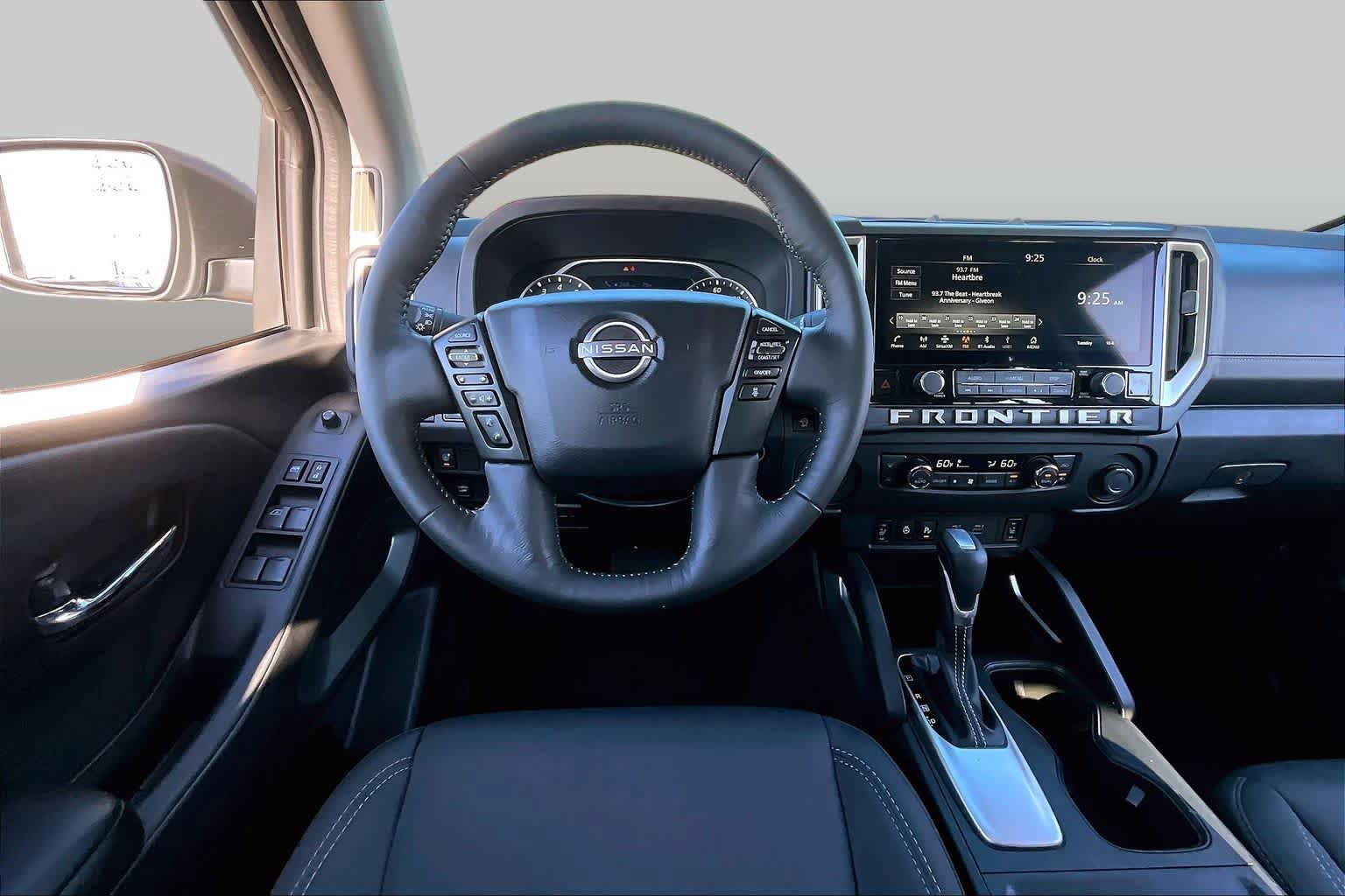 Used 2025 Nissan Frontier SV w/ SV Convenience Package RWD image 6