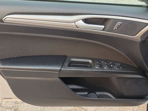 Used 2019 Ford Fusion SE image 28