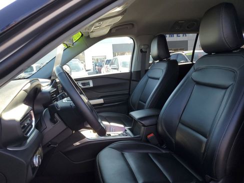 Certified 2022 Ford Explorer XLT w/ Equipment Group 202A image 8