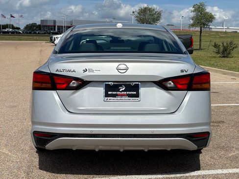 Used 2024 Nissan Altima 2.5 SV image 6