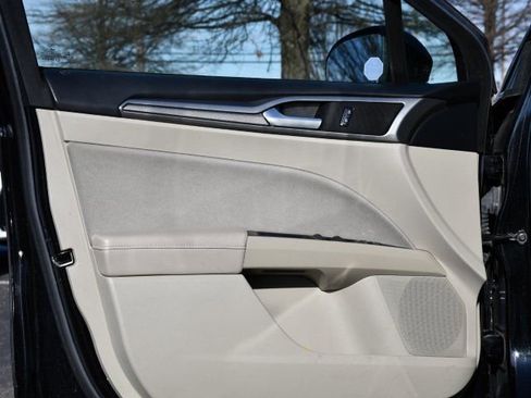 Used 2019 Ford Fusion SE image 10