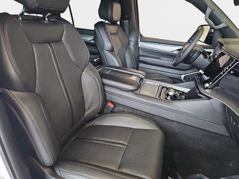 New 2026 Jeep Grand Wagoneer 4WD image 10