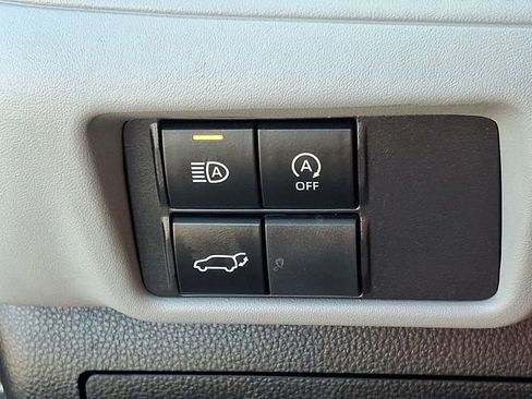 Used 2023 Toyota Highlander LE image 30