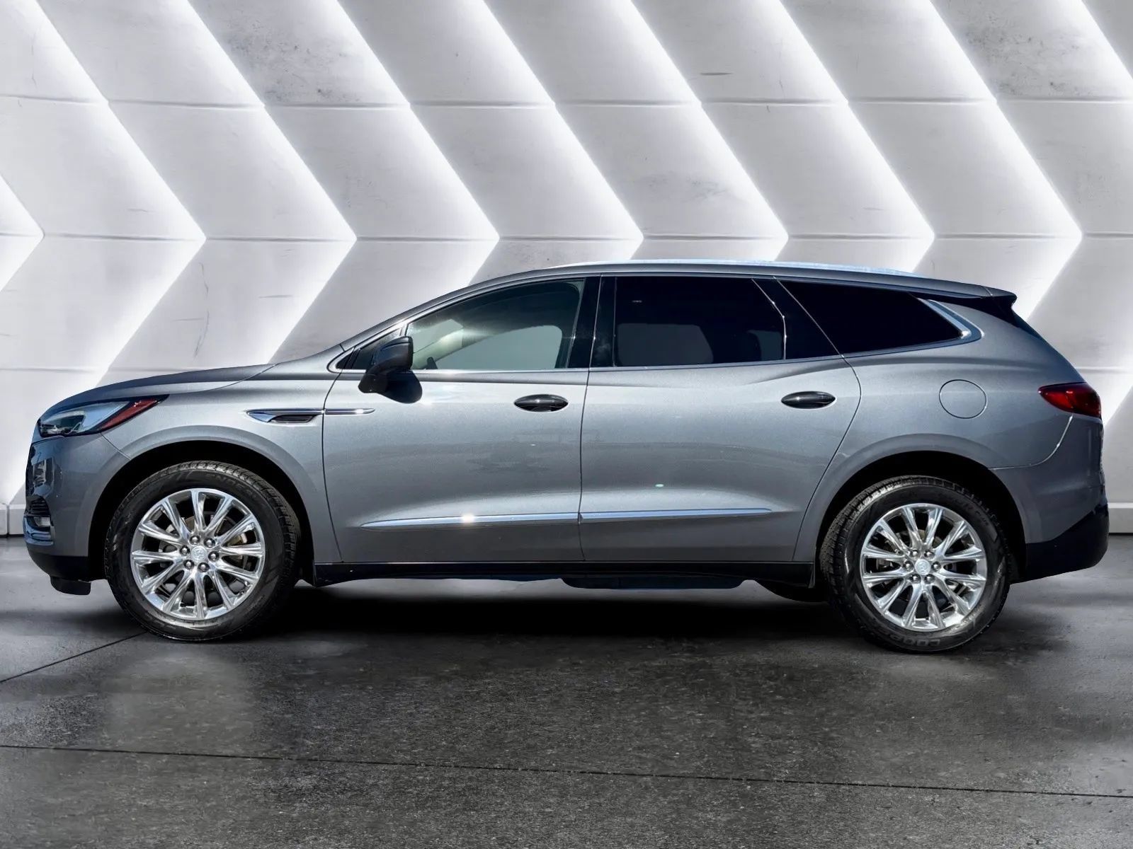 Used 2019 Buick Enclave Premium w/ Experience Buick Package FWD image 2