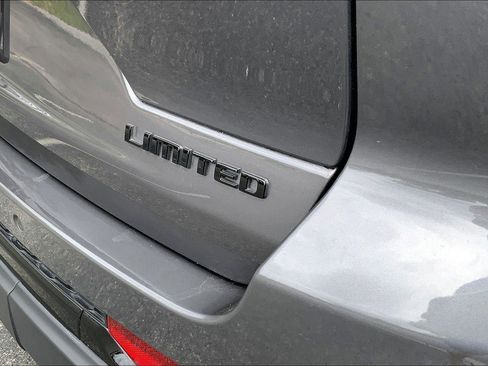 Used 2024 Jeep Grand Cherokee Limited w/ Black Appearance Package image 8