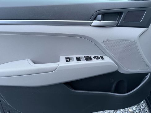 Used 2020 Hyundai Elantra SE w/ Cargo Package (C1) image 12