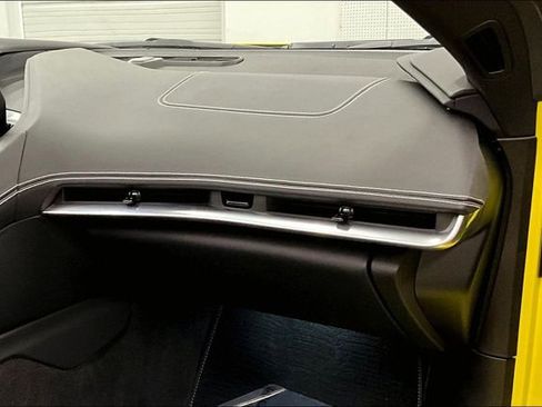 Used 2022 Chevrolet Corvette Stingray Convertible w/ Z51 Performance Package image 20