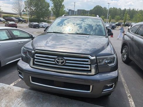 Used 2019 Toyota Sequoia Platinum AWD/4WD image 2