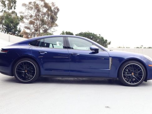 Certified 2022 Porsche Panamera 4 Platinum Edition image 8