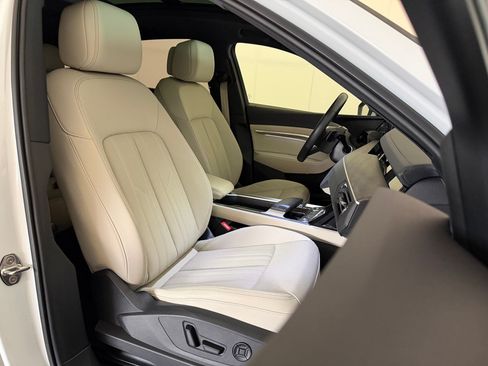 Used 2024 Audi Q8 e-tron Premium Plus w/ Premium Plus Package AWD/4WD image 20
