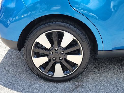 Used 2017 Kia Soul + w/ Designer's Package FWD image 5