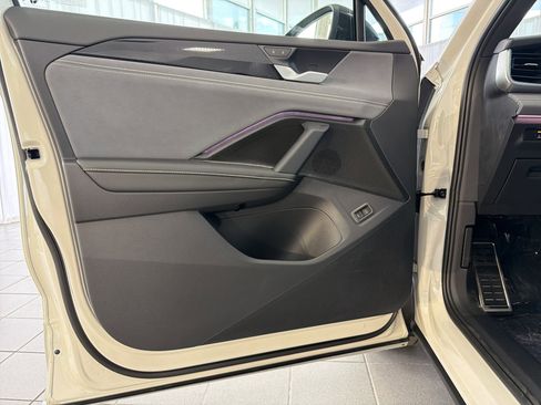 New 2026 Volkswagen Tiguan SE R-Line FWD image 21