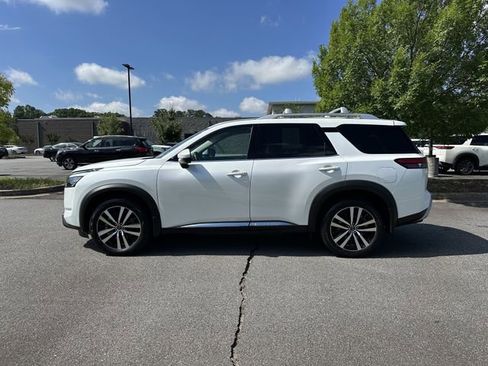 Certified 2025 Nissan Pathfinder Platinum AWD/4WD image 6