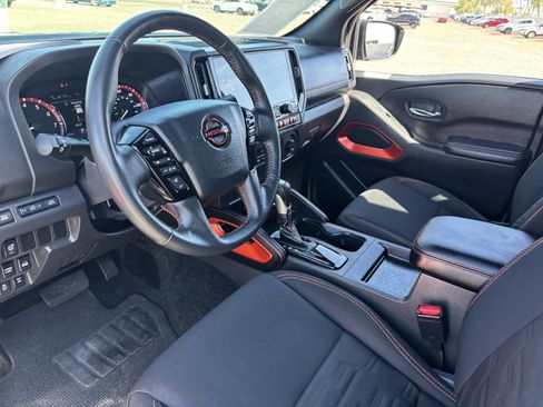 Used 2025 Nissan Frontier PRO-4X AWD/4WD image 18