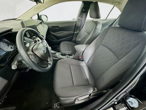 Used 2025 Toyota Corolla LE image 13