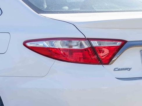Used 2017 Toyota Camry SE image 7