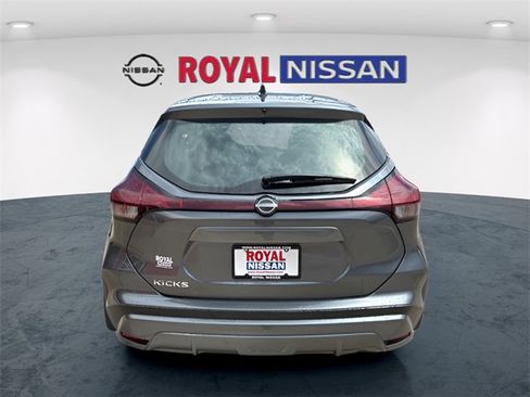 New 2025 Nissan Kicks Play S image 5