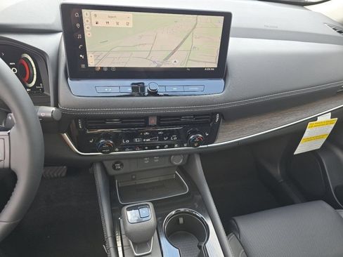 New 2026 Nissan Rogue Platinum AWD/4WD image 4