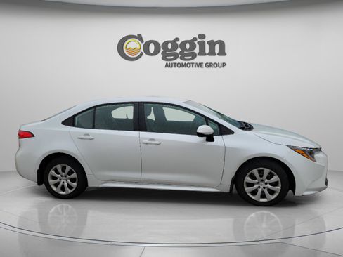 Used 2025 Toyota Corolla LE image 7
