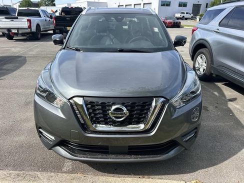 Used 2020 Nissan Kicks SR w/ SR Premium Package FWD image 2