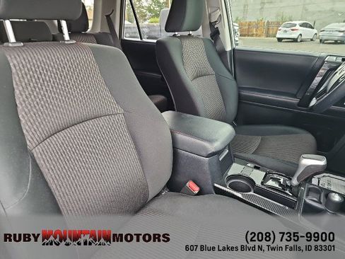 Used 2022 Toyota 4Runner TRD Off-Road AWD/4WD image 37