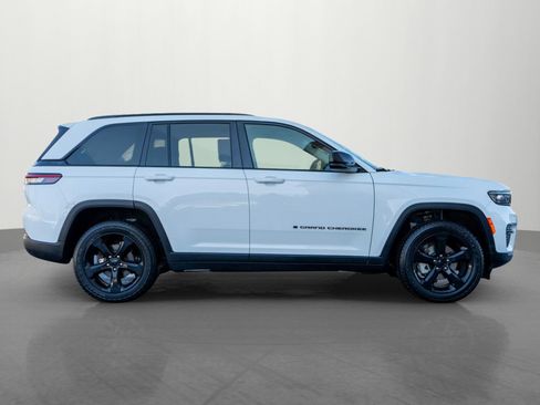 Used 2023 Jeep Grand Cherokee Limited w/ Black Appearance Package image 8