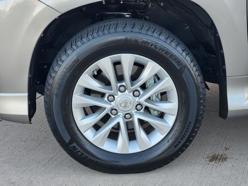 Used 2023 Lexus GX 460 Premium image 10