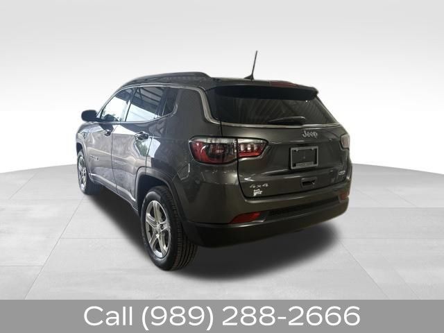 Used 2024 Jeep Compass Latitude AWD/4WD image 4
