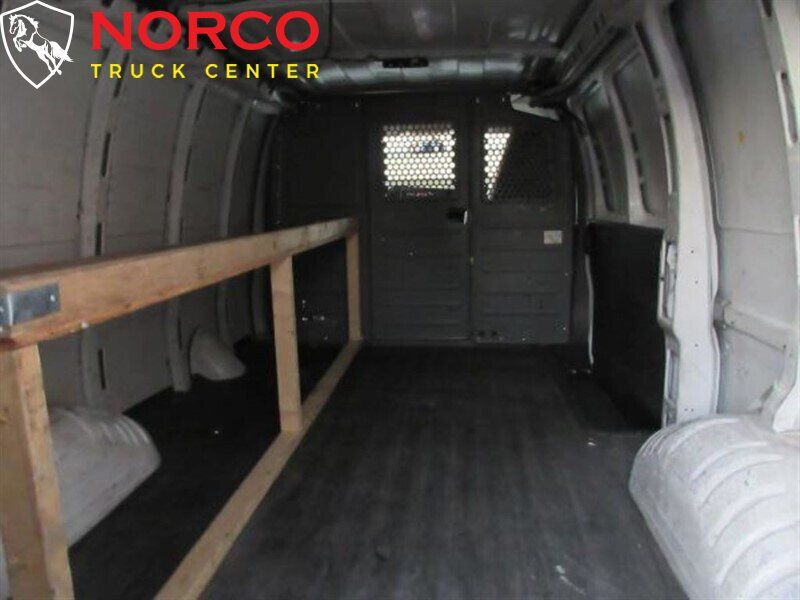 Used 2016 Chevrolet Express 2500 RWD image 15