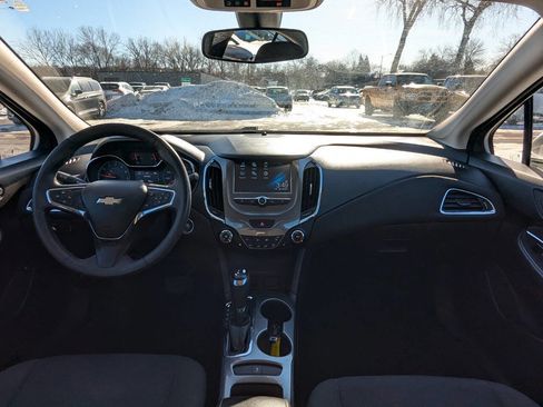 Used 2017 Chevrolet Cruze LT w/ Convenience Package image 3